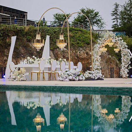 Maritim Marina Bay Resort Spa & Casino Adult Friendly Vlorë Esterno foto Wedding at the hotel