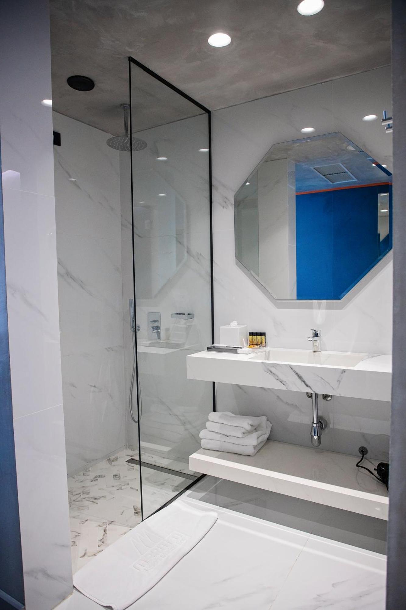 Maritim Marina Bay Resort Spa & Casino Adult Friendly Vlorë Esterno foto Bathroom