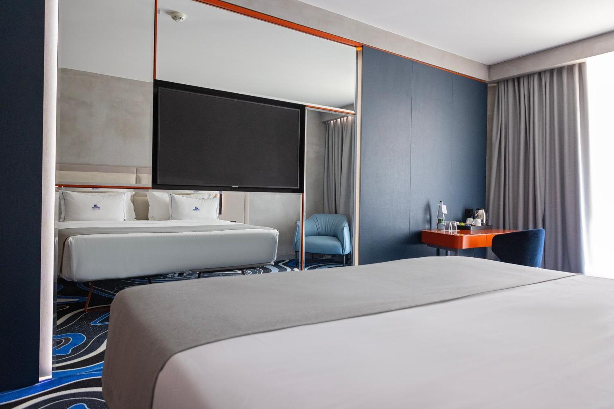 Maritim Marina Bay Resort Spa & Casino Adult Friendly Vlorë Esterno foto A room at the hotel