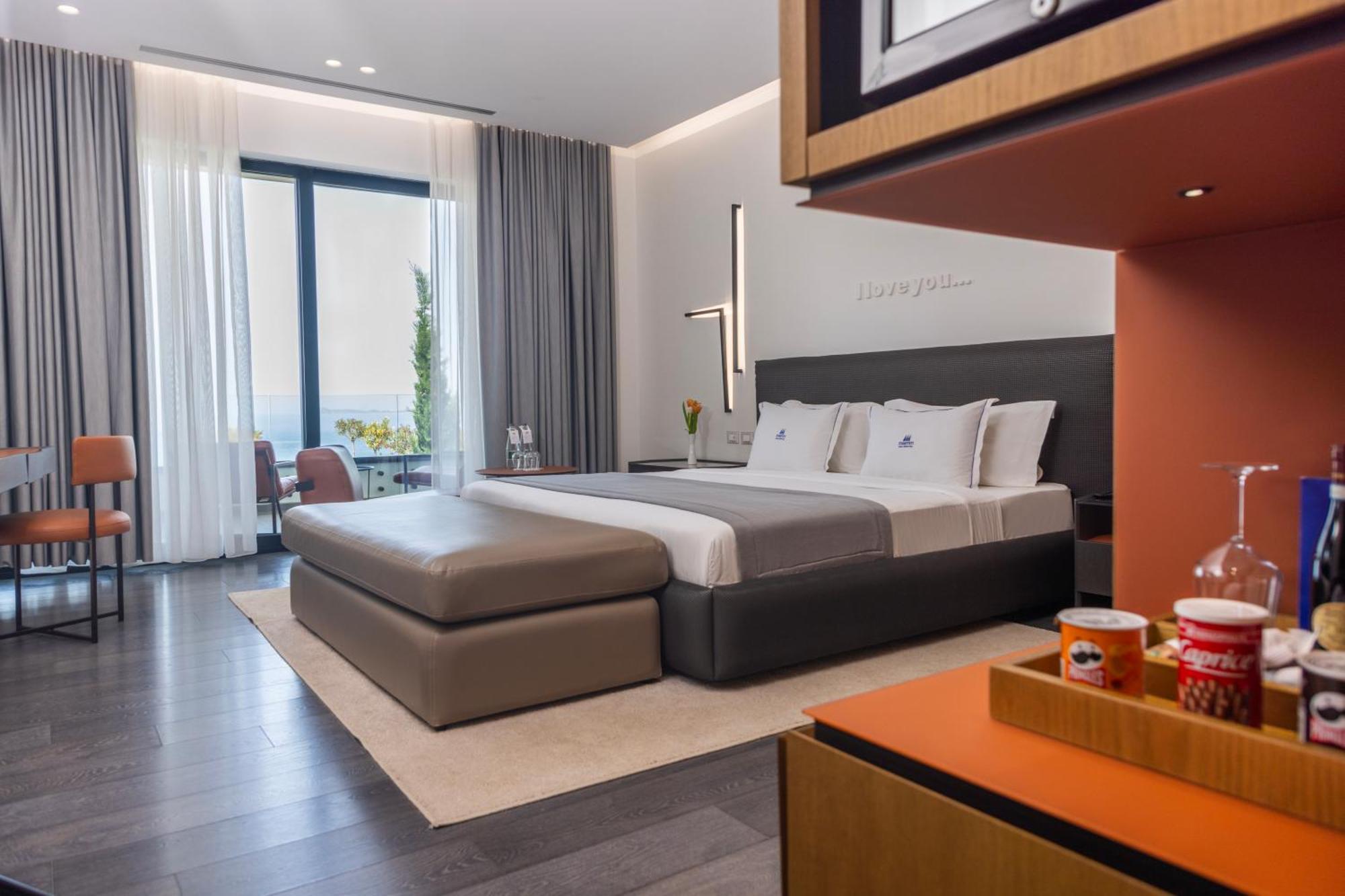 Maritim Marina Bay Resort Spa & Casino Adult Friendly Vlorë Esterno foto Deluxe Room