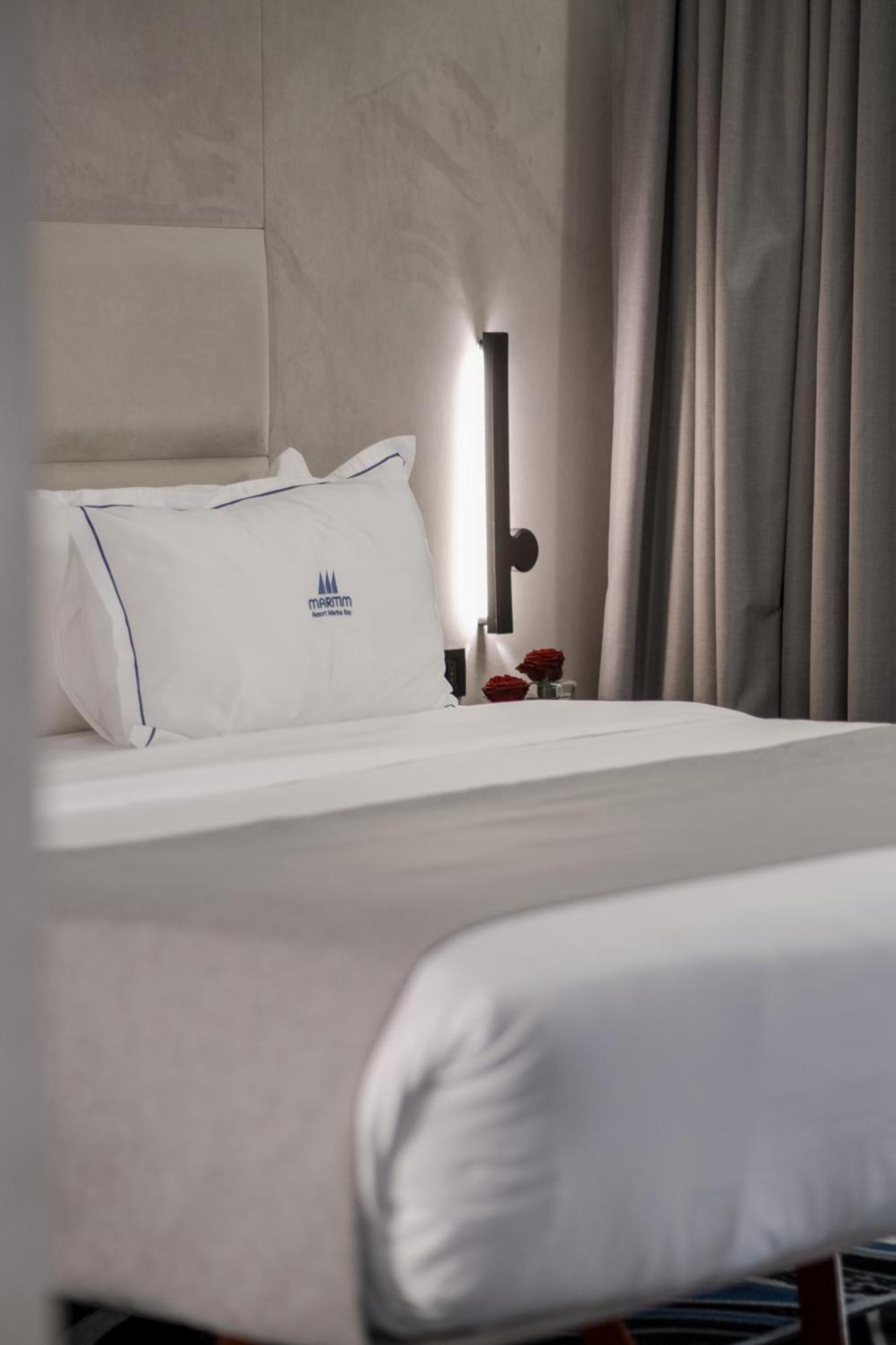 Maritim Marina Bay Resort Spa & Casino Adult Friendly Vlorë Esterno foto A bed at the Mandarin Oriental, Munich