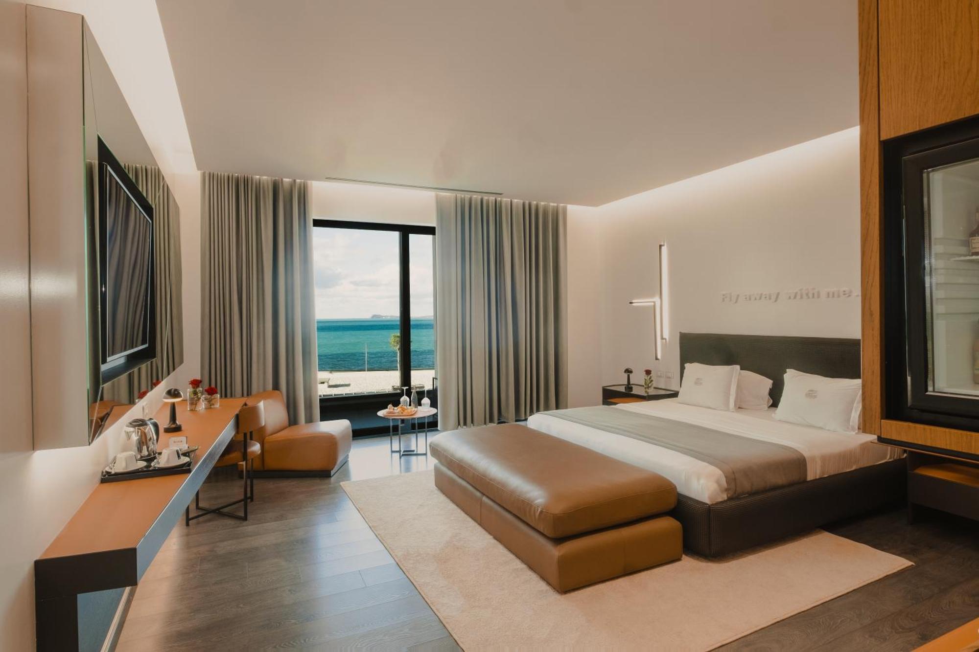 Maritim Marina Bay Resort Spa & Casino Adult Friendly Vlorë Esterno foto Deluxe Room