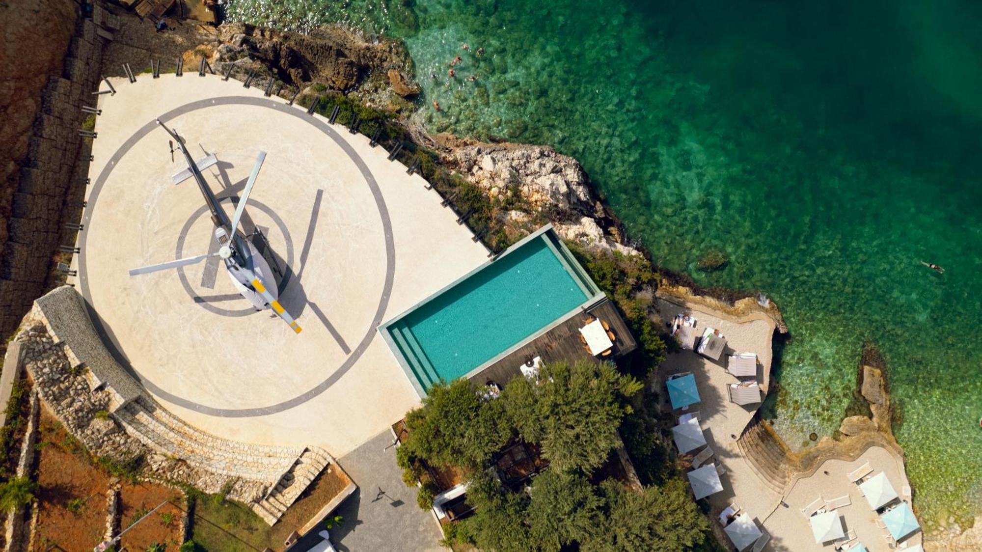 Maritim Marina Bay Resort Spa & Casino Adult Friendly Vlorë Esterno foto Helicopter landing pad at the hotel