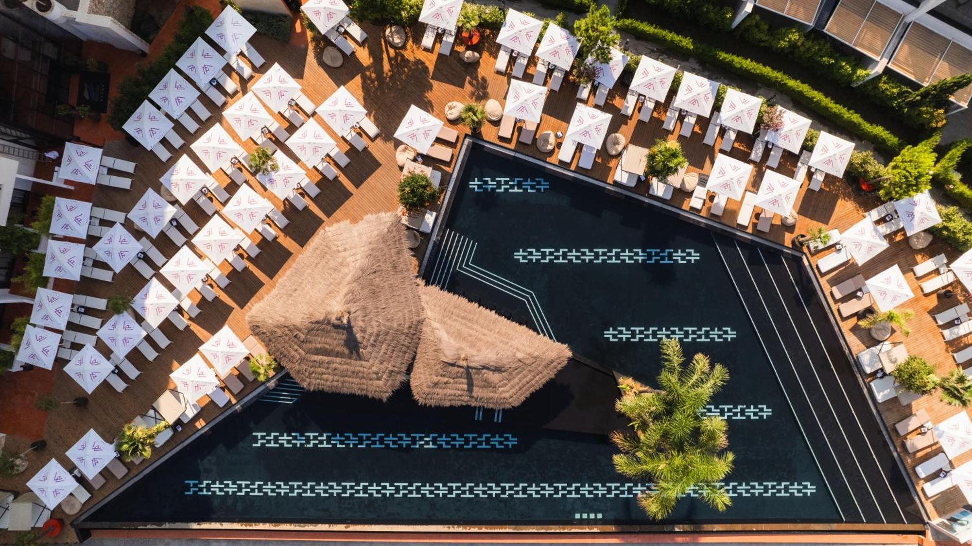 Maritim Marina Bay Resort Spa & Casino Adult Friendly Vlorë Esterno foto The rooftop pool at the Hotel