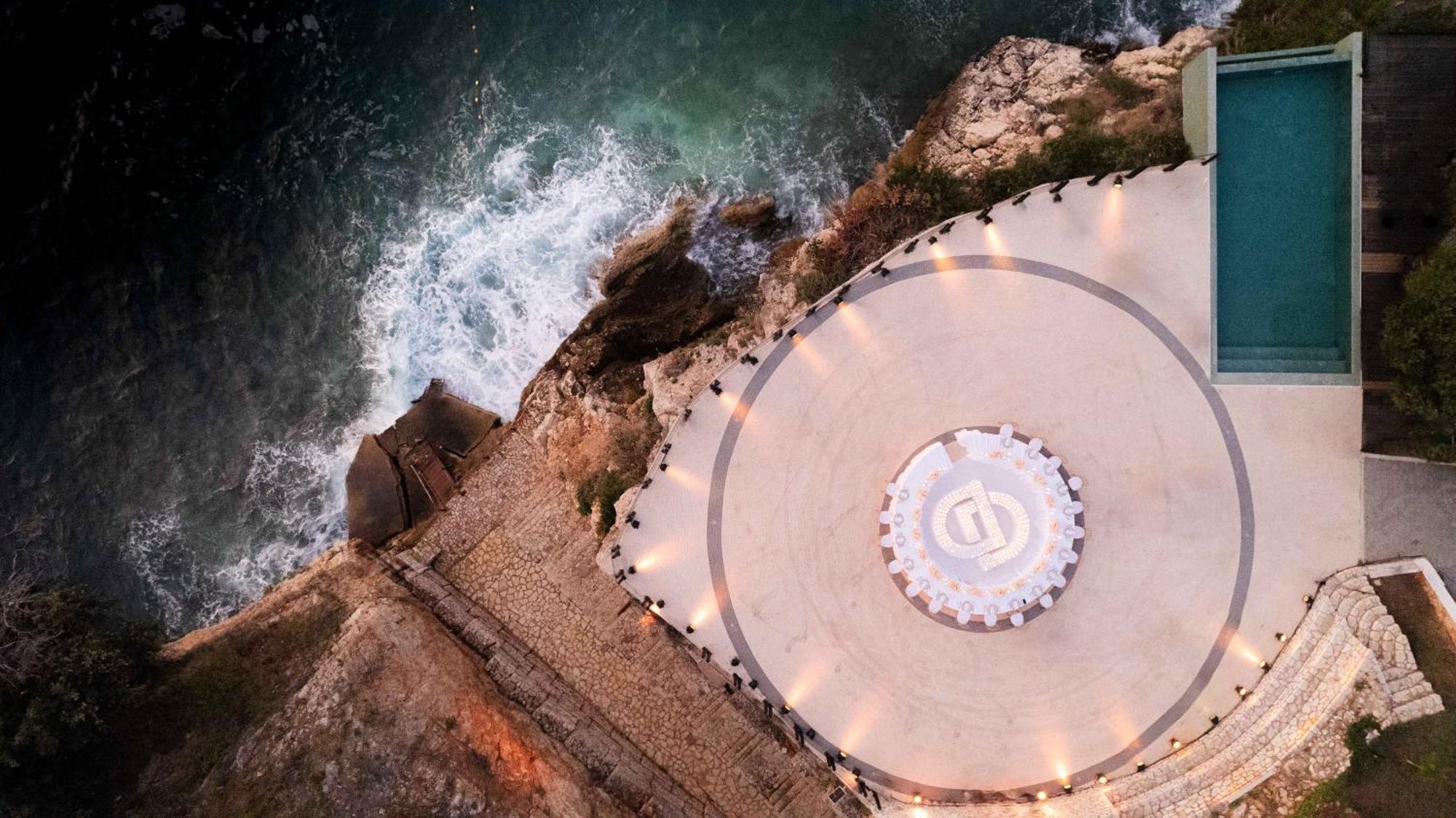 Maritim Marina Bay Resort Spa & Casino Adult Friendly Vlorë Esterno foto Aerial view of the temple