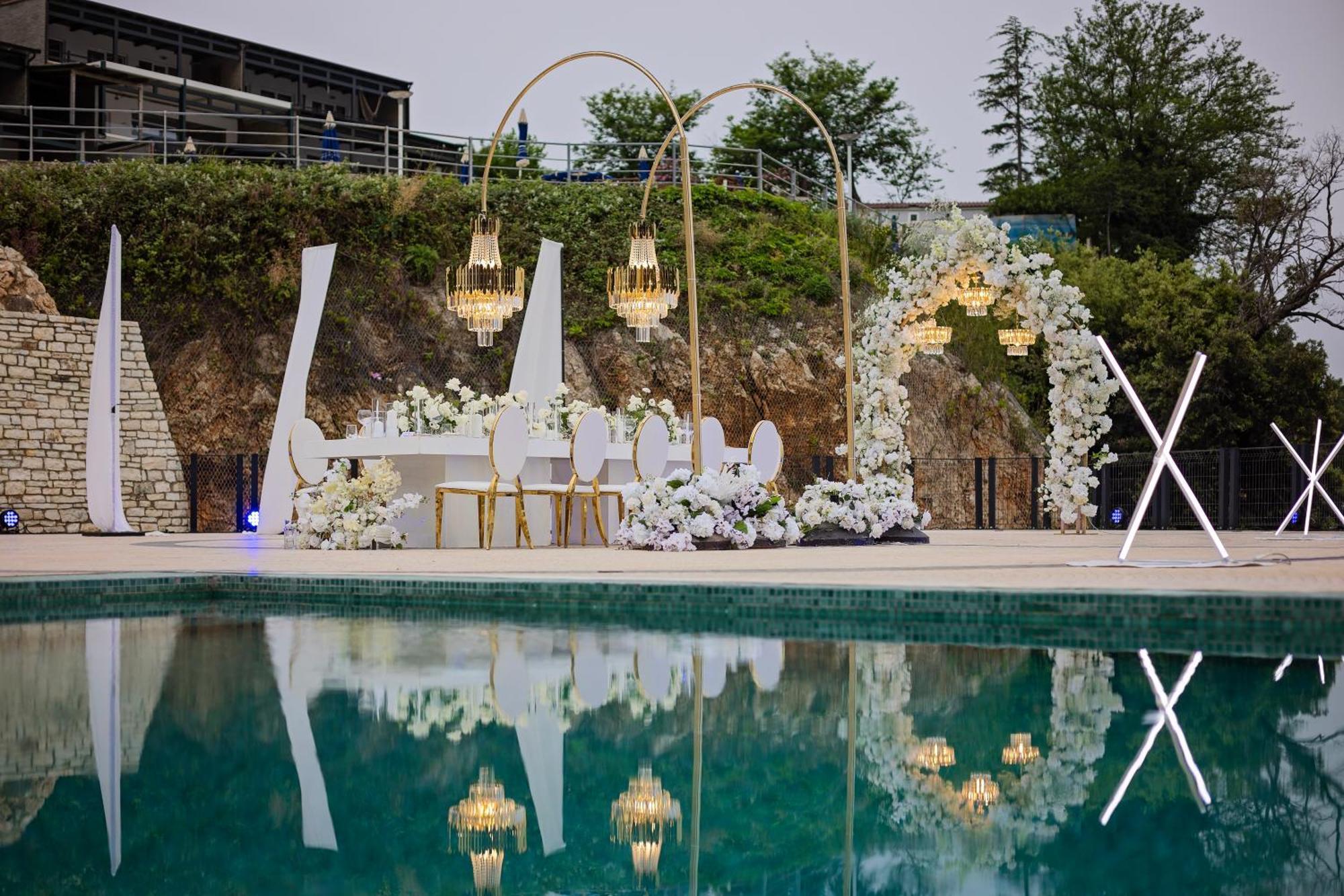 Maritim Marina Bay Resort Spa & Casino Adult Friendly Vlorë Esterno foto Wedding at the hotel